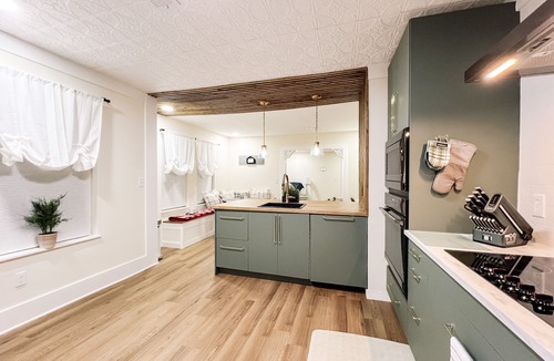 Pleasant Street House | Pet-Friendly Bungalow - Close to UF & Downtown!