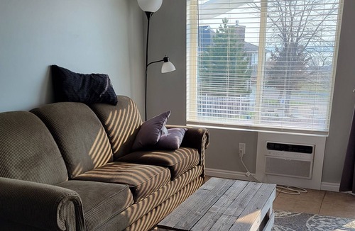 Harbor Village Condo | Pet-Friendly Condominium