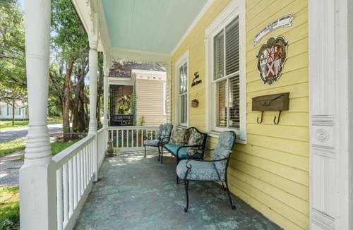 Mobile Cottage | Pet-Friendly Cottage, Walk to Downtown Entertainment & Parades!