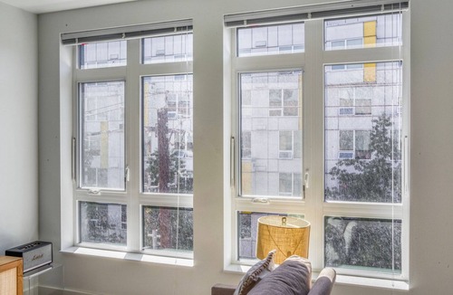 Squire Park Apartment | Pet-Friendly First Hill Jr 1BR w/Gym, Roof Lounge & W/D, by Blueground