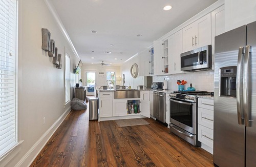Tulane - Gravier House | Pet-Friendly home one block from Lafitte Greenway