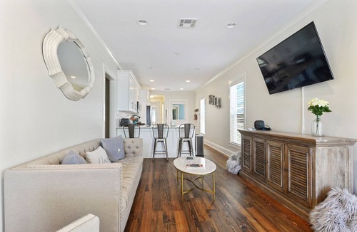 Tulane - Gravier House | Pet-Friendly home one block from Lafitte Greenway