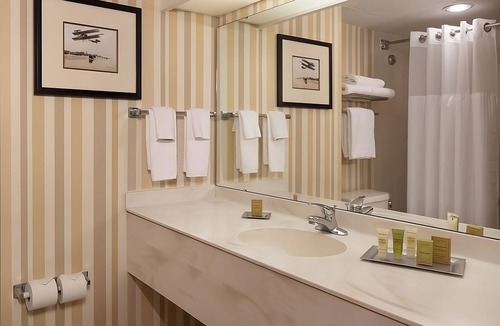 Brush - Stewarts Hotel | Pet-Friendly Property | Outdoor Pool & Walk to Daytona Beach