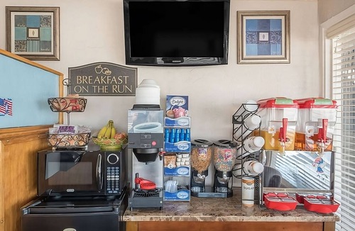 Pecos Hotel | Pet-friendly Unit in Downtown Pecos! with Free Parking & Outdoor Pool