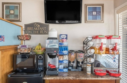 Pecos Hotel | Pet-friendly Unit in Downtown Pecos! with Free Parking & Outdoor Pool