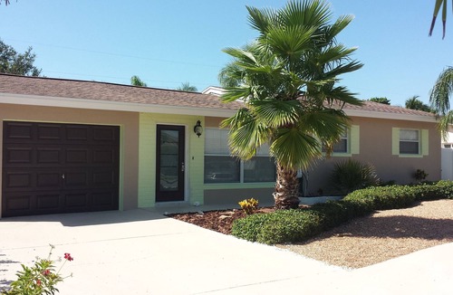 Vina Del Mar Island House | Pet Friendly.Walk to Pass-a-Grille Beach from Vina Del Mar private pool home