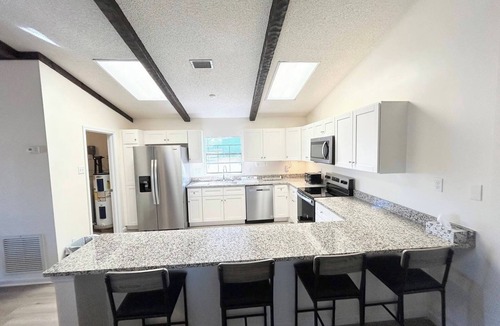 Holly Hill House | Pickleball Paradise: Spacious 4/3 Retreat Steps from the Courts & Daytona Beach