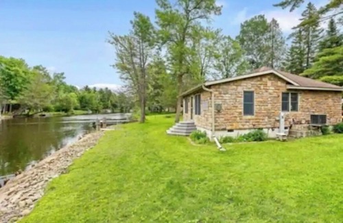Krakow Cabin | Pine Bend River Retreat