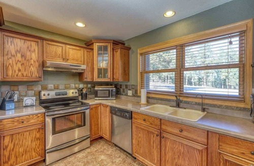 Deadwood House | Pine Hollow Lodge - beautiful 5 bedroom home just