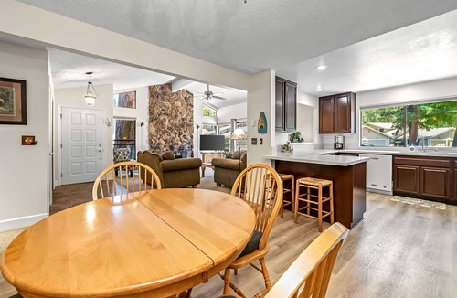 Plumas Eureka Estates Condo | Pine View Cottage - 80 Ponderosa