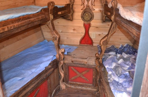 Lyndon Station Boat Rental | Pirate Ship Adventure cabin! Near Dells! Sleeps 6- Arrgh Maties!