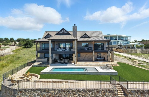 Graford House | PK Dream-6 bedroom/8bath- Lakefront Home w POOL and Hot Tub!