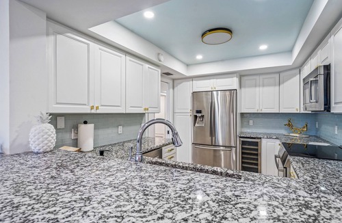 Moorings Condo | Plan Christmas 2024: Newly Remodeled, Intercostal, Beach Access, Dock & Bikes!