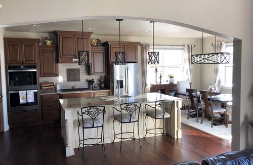 Neenah House | Plan for EAA ! Executive ranch, only 13 miles away