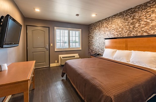 South Gate Hotel | Plaza Inn