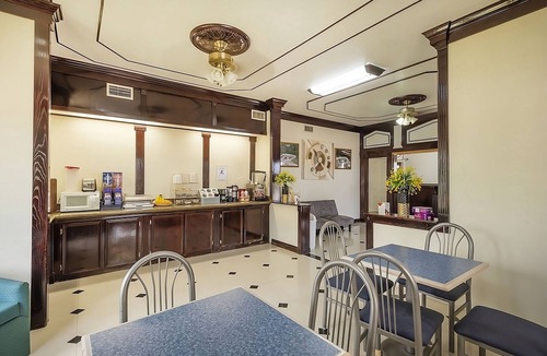 Three Rivers House | Pleasant Stay, Convenient Location! Onsite Dining, Free Parking!