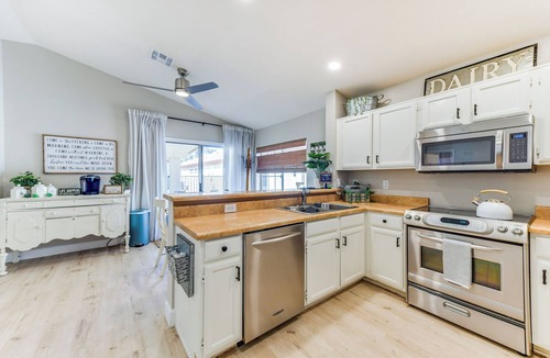 Villages Of Park Village House | Pool Access! Extended Snowbird Escape in Gilbert
