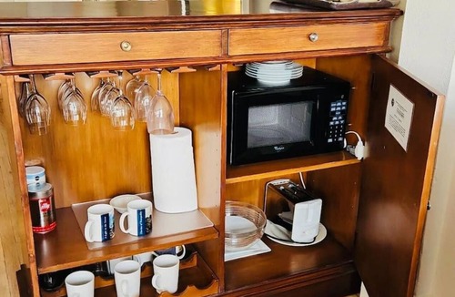Palm Beach Condo | Pool/StepsToBeach/Dining/PenthouseStudioSuite