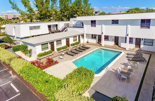 Deerfield Beach Apartment | Pool-View 1BR Queen 482ft to Beach #106