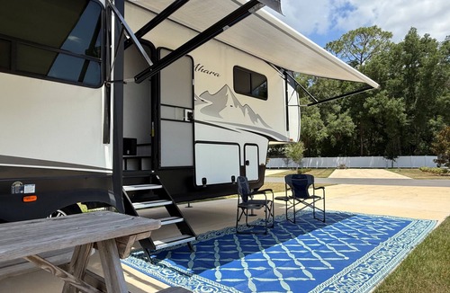 Oviedo House | Poppop's Rambler -Luxury Living w/King, Sofa Sleeper. Delivered & Setup for You