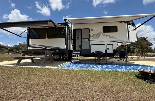 Oviedo House | Poppop's Rambler -Luxury Living w/King, Sofa Sleeper. Delivered & Setup for You