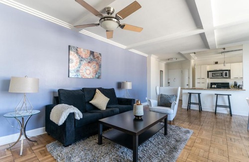 La Brea Apartment | Popular 2 bedroom condo near the Grove