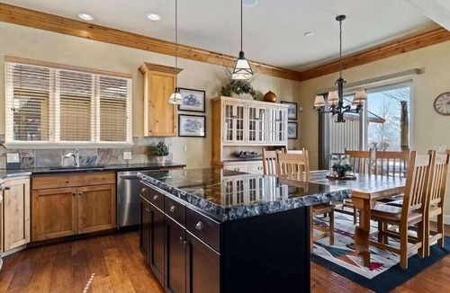 Eden House | Powder Mtn Wolf Den TR11|Mtn Biking |Dog Friendly