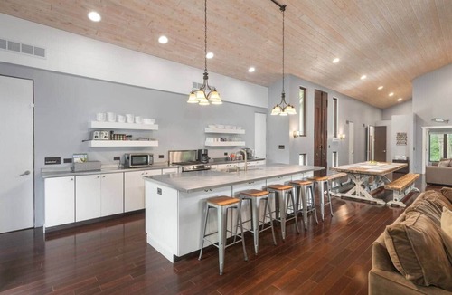 Ottawa House | Private 200-Acre Estate Near Starved Rock