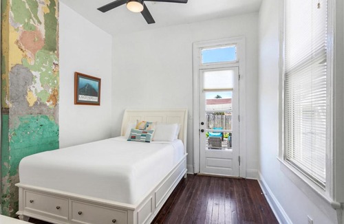 Freret Apartment | Private 2BR Condo in Uptown by Hosteeva