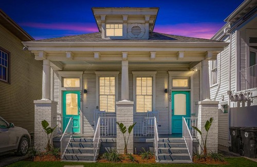 Freret Apartment | Private 2BR Condo in Uptown by Hosteeva