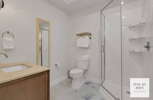 Wayne House | Private 4 BDRM house, 5 Miles from Downtown #4.