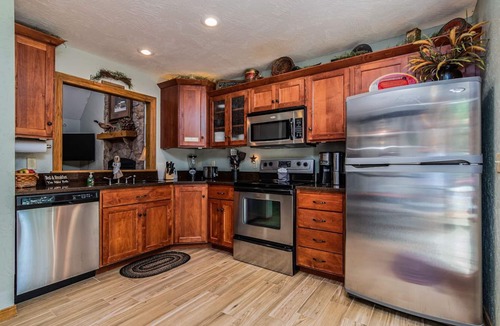 Blue Eye Cottage | Private 40-Acre Cottage, Hot Tub, Pool Table & Car Charger