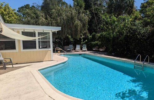 Vero Beach South House | Private backyard pool oasis.15 min to ocean!