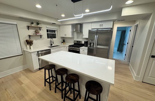 Brookfield Apartment | Private Brookfield Apartment with Free Parking