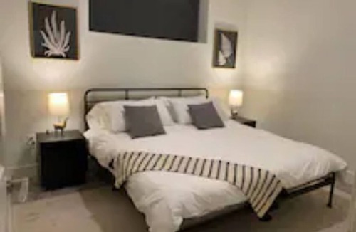 Cocoa House | Private clean in-law suite