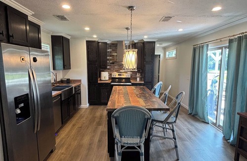 Saint Elmo House | Private Coastal Retreat 20 Min to the Beach