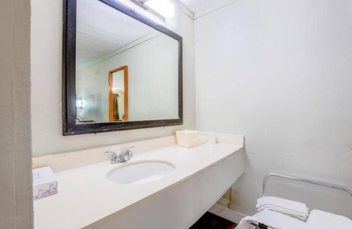 Richmond Hotel | Private Comforts in Hwy40 Richmond, Indiana Await by Restaurants and Parks