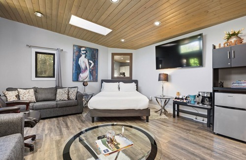 Paradise Valley Apartment | Private garden suite near SFO + EV