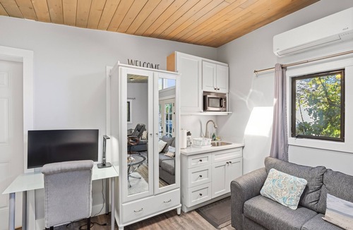 Paradise Valley Apartment | Private garden suite near SFO + EV