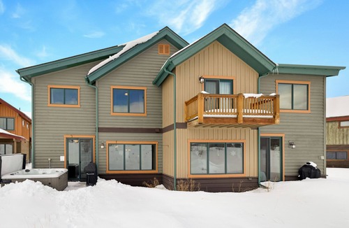 Tabernash House | PRIVATE hot tub, air hockey table + shuffle board table+ amazing views!
