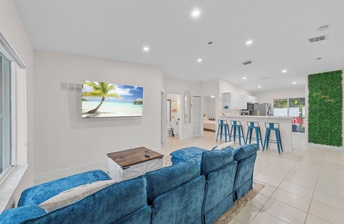 Jupiter House | Private Jupiter 4BR - Minutes to Beach & Golf