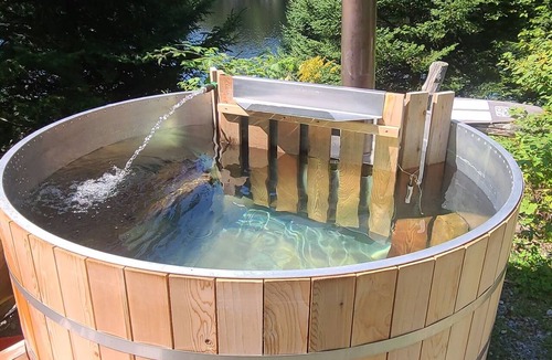 Amherst Ski Chalet | Private Lakefront Off-Grid Chalet | Sauna (Löyly) & Hot Tub w/Pizza Oven & BBQ