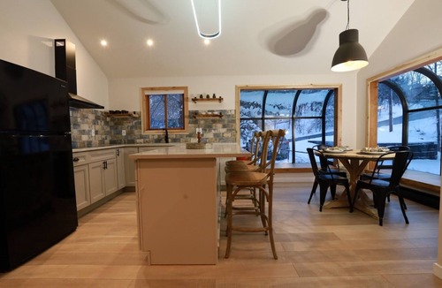 Arlington Heights Cabin | Private Modern Cabin in the Heart of Poconos Mountain