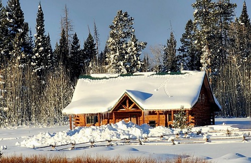 Daniel Cabin | Private mountain paradise! sleeps 8! snowmobiling, skiing, fireplace, hot tub!