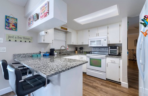 Berkeley Manor House | Private Pool Oasis/Clean & Spacious