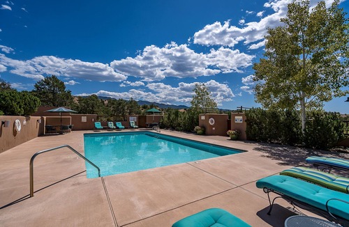 Nambe Pueblo Condo | Private, Stylish & Serene with Magnificent Vistas - Casita de Sol y Cielo
