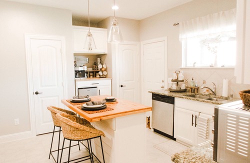 Melissa Apartment | Private Suburban Gem-1 Bdrm Suite w/Kitchette & W/D