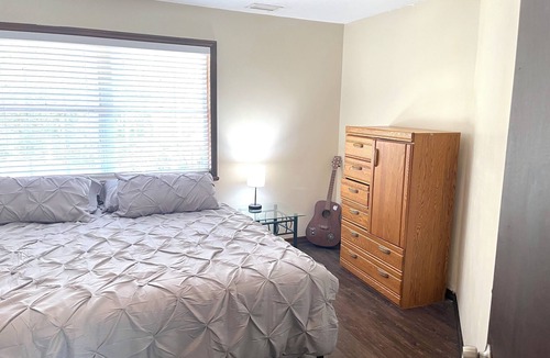 Leesburg Bed & Breakfast | Private suite 3 BR 1 BA with pool, balcony, boat parking