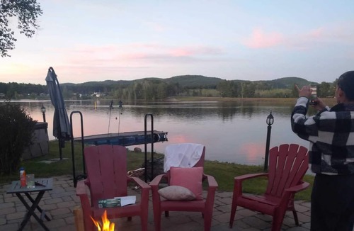 Notre-Dame-du-Laus House | Private Waterfront Cottage