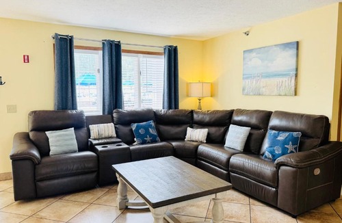 Put-in-Bay House | Put-in-Bay Poolview Condo #4